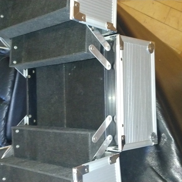 Women's silver makeup trunk carrying case - Picture 16 of 17